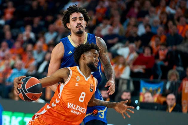 Valencia basket Vs Maccabi Rapyd Tel Aviv in Valencia - 29 Jan 2026 Jean Montero of Valencia basket and Marcio Santos of Maccabi Rapyd Tel Aviv seen in action during the Euroleague Regular Season Round 25 between Valencia basket and Maccabi Rapyd Tel Aviv at Roig Arena Stadium. Valencia basket 94 - 83 Maccabi Rapyd Tel Aviv Valencia Spain Copyright: xGermanxVidalxPoncex xSOPAxImagesx sport_29126_00171