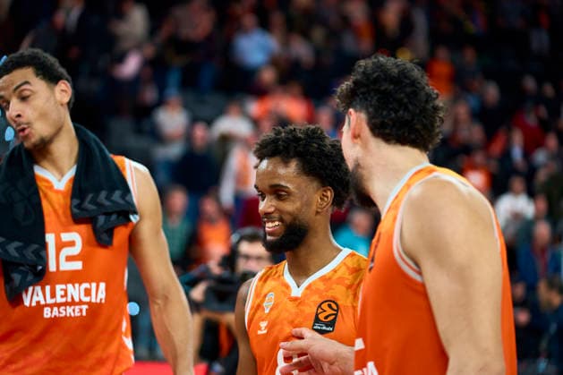 Valencia basket Vs Maccabi Rapyd Tel Aviv in Valencia - 29 Jan 2026 Jean Montero and Josep Puerto of Valencia basket in action during the Euroleague Regular Season Round 25 between Valencia basket and Maccabi Rapyd Tel Aviv at Roig Arena Stadium. seen in action during the Euroleague Regular Season Round 25 between Valencia basket and Maccabi Rapyd Tel Aviv at Roig Arena Stadium. Valencia basket 94 - 83 Maccabi Rapyd Tel Aviv Valencia Spain Copyright: xGermanxVidalxPoncex xSOPAxImagesx sport_29126_00362