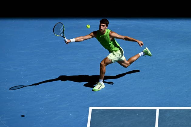 TENNIS AUSTRALIAN OPEN, Carlos Alcaraz of Spain in action during the men™s semifinal against Alexander Zverev of Germany on day 13 of the 2026 Australian Open tennis tournament at Melbourne Park in Melbourne, Friday, January 30, 2026. ( NO ARCHIVING MELBOURNE VICTORIA AUSTRALIA  Copyright: xJOELxCARRETTx 20260130170998505234