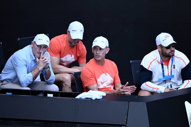 TENNIS AUSTRALIAN OPEN, Samuel Samu Lopez (2nd from right) the head coach of Carlos Alcaraz of Spain looks on during his men™s semifinal against Alexander Zverev of Germany on day 13 of the 2026 Australian Open tennis tournament at Melbourne Park in Melbourne, Friday, January 30, 2026. ( NO ARCHIVING MELBOURNE VICTORIA AUSTRALIA  Copyright: xJOELxCARRETTx 20260130173263637425
