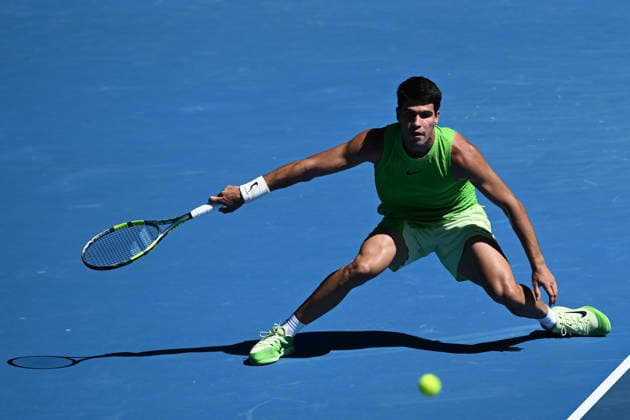 TENNIS AUSTRALIAN OPEN, Carlos Alcaraz of Spain in action during the men™s semifinal against Alexander Zverev of Germany on day 13 of the 2026 Australian Open tennis tournament at Melbourne Park in Melbourne, Friday, January 30, 2026. ( NO ARCHIVING MELBOURNE VICTORIA AUSTRALIA  Copyright: xJOELxCARRETTx 20260130115747743844
