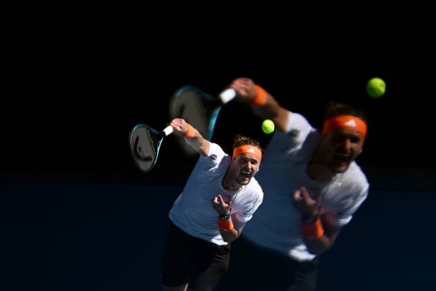 TENNIS AUSTRALIAN OPEN, Alexander Zverev of Germany in action during the men™s semifinal against Carlos Alcaraz of Spain on day 13 of the 2026 Australian Open tennis tournament at Melbourne Park in Melbourne, Friday, January 30, 2026. ( NO ARCHIVING MELBOURNE VICTORIA AUSTRALIA  Copyright: xJOELxCARRETTx 20260130149902271103