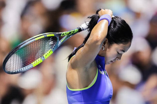 (260130) -- MANILA, Jan. 30, 2026 -- Alexandra Eala of the Philippines reacts during the women s singles quarterfinal match between Camila Osorio of Colombia and Alexandra Eala of the Philippines at the WTA, Tennis Damen Philippine Women s Open in Manila, the Philippines, Jan. 29, 2026. ) (SP)PHILIPPINES-MANILA-TENNIS-WTA PHILIPPINE WOMEN S OPEN-SINGLES RouellexUmali 