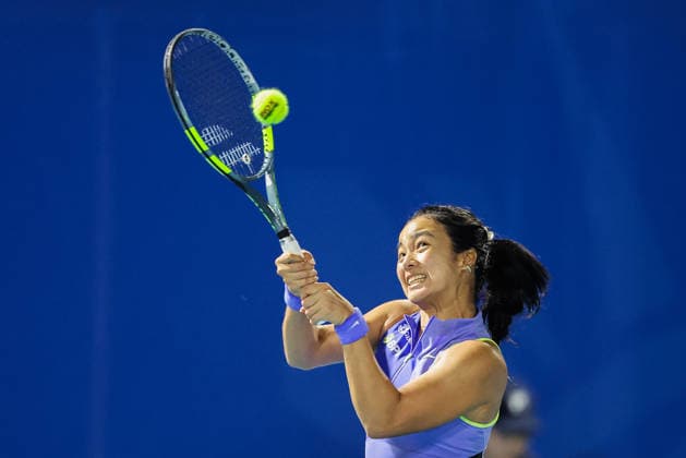 (260130) -- MANILA, Jan. 30, 2026 -- Alexandra Eala of the Philippines hits a return during the women s singles quarterfinal match between Camila Osorio of Colombia and Alexandra Eala of the Philippines at the WTA, Tennis Damen Philippine Women s Open in Manila, the Philippines, Jan. 29, 2026. ) (SP)PHILIPPINES-MANILA-TENNIS-WTA PHILIPPINE WOMEN S OPEN-SINGLES RouellexUmali 