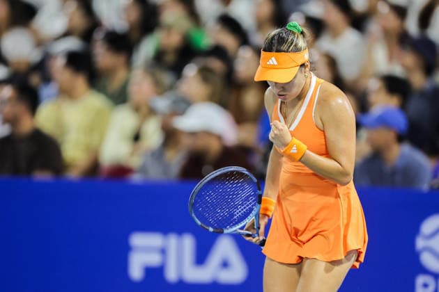 (260130) -- MANILA, Jan. 30, 2026 -- Camila Osorio of Colombia reacts during the women s singles quarterfinal match between Camila Osorio of Colombia and Alexandra Eala of the Philippines at the WTA, Tennis Damen Philippine Women s Open in Manila, the Philippines, Jan. 29, 2026. ) (SP)PHILIPPINES-MANILA-TENNIS-WTA PHILIPPINE WOMEN S OPEN-SINGLES RouellexUmali 