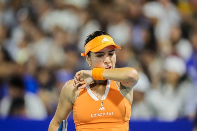 (260130) -- MANILA, Jan. 30, 2026 -- Camila Osorio of Colombia reacts during the women s singles quarterfinal match between Camila Osorio of Colombia and Alexandra Eala of the Philippines at the WTA, Tennis Damen Philippine Women s Open in Manila, the Philippines, Jan. 29, 2026. ) (SP)PHILIPPINES-MANILA-TENNIS-WTA PHILIPPINE WOMEN S OPEN-SINGLES RouellexUmali 