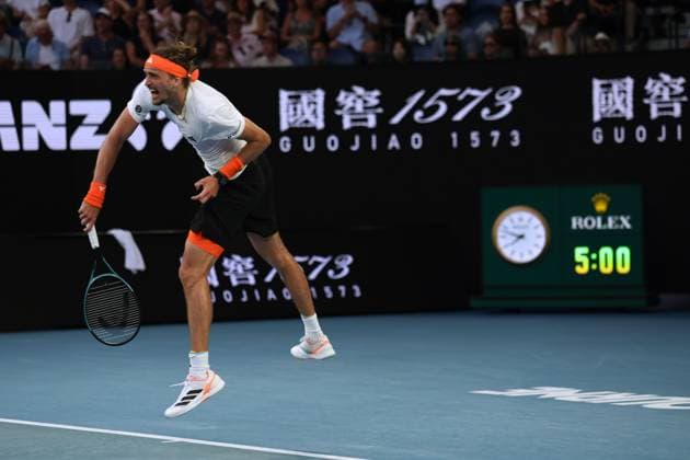 5 hours is shown on the clock during the Semi-final match between Carlos Alcaraz and Alexander Zverev Australian Open tennis tournament, Day Thirteen, Melbourne Park, Australia - 30 Jan 2026Melbourne Melbourne Park Victoria (VIC) Australia  Copyright: xEllaxLing Shutterstockx 16455617ba