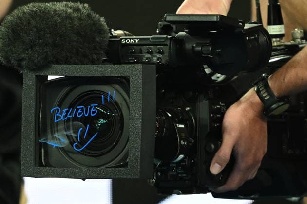 TENNIS AUSTRALIAN OPEN, Carlos Alcaraz of Spainwrote ˜Believe™on the camera glass plate during the men™s semifinal against Alexander Zverev of Germany on day 13 of the 2026 Australian Open tennis tournament at Melbourne Park in Melbourne, Friday, January 30, 2026. ( NO ARCHIVING MELBOURNE VICTORIA AUSTRALIA  Copyright: xJOELxCARRETTx 20260130135771572745