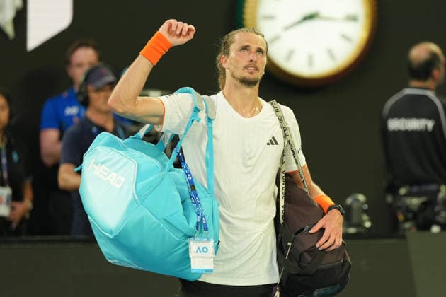 January 30, 2026: 3rd seed ALEXANDER ZVEREV of Germany leaves the court after losing to 1st seed CARLOS ALCARAZ of Spain on Rod Laver Arena in a Men s Singles Semifinals match on day 13 of the 2026 Australian Open in Melbourne, Australia. Cal Media Melbourne Australia - ZUMAc04_ 20260130_faf_c04_037 Copyright: xSydneyxLowx