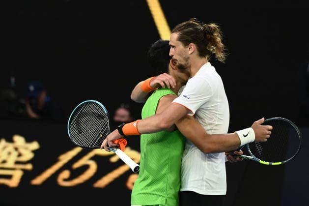 TENNIS AUSTRALIAN OPEN, Carlos Alcaraz of Spain is congratulated on his win in the men™s semifinal by his opponent Alexander Zverev of Germany on day 13 of the 2026 Australian Open tennis tournament at Melbourne Park in Melbourne, Friday, January 30, 2026. ( NO ARCHIVING MELBOURNE VICTORIA AUSTRALIA  Copyright: xJOELxCARRETTx 20260130160496986178
