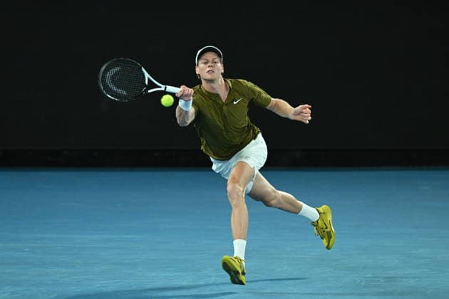 TENNIS AUSTRALIAN OPEN, Novak Djokovic of Serbia in action during the men™s semifinal against Jannik Sinner of Italy on day 13 of the 2026 Australian Open tennis tournament at Melbourne Park in Melbourne, Friday, January 30, 2026. ( NO ARCHIVING MELBOURNE VICTORIA AUSTRALIA  Copyright: xJAMESxROSSx 20260130132847238450