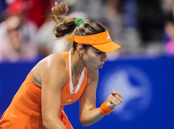 (260130) -- MANILA, Jan. 30, 2026 -- Camila Osorio celebrates scoring during the women s singles semifinal match between Camila Osorio of Colombia and Solana Sierra of Argentina at the WTA, Tennis Damen Philippine Women s Open in Manila, the Philippines, Jan. 30, 2026. ) (SP)PHILIPPINES-MANILA-WTA PHILIPPINE WOMEN S OPEN RouellexUmali 