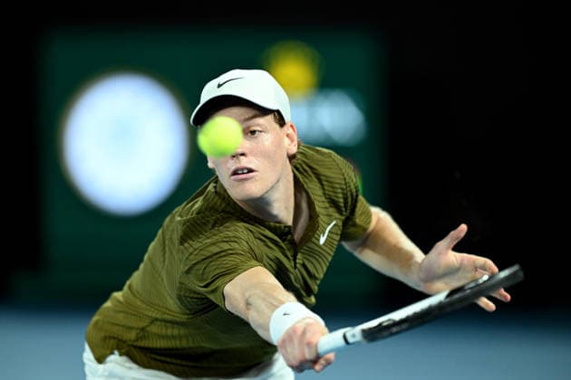 TENNIS AUSTRALIAN OPEN, Jannik Sinner of Italy in action during the men™s semifinal against Novak Djokovic of Serbia on day 13 of the 2026 Australian Open tennis tournament at Melbourne Park in Melbourne, Friday, January 30, 2026. ( NO ARCHIVING MELBOURNE VICTORIA AUSTRALIA  Copyright: xJAMESxROSSx 20260130126828453210