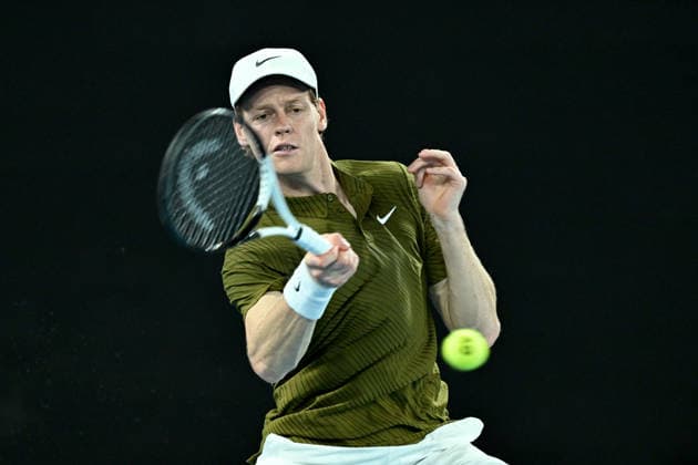 TENNIS AUSTRALIAN OPEN, Jannik Sinner of Italy in action during the men™s semifinal against Novak Djokovic of Serbia on day 13 of the 2026 Australian Open tennis tournament at Melbourne Park in Melbourne, Friday, January 30, 2026. ( NO ARCHIVING MELBOURNE VICTORIA AUSTRALIA  Copyright: xJAMESxROSSx 20260130135340220685