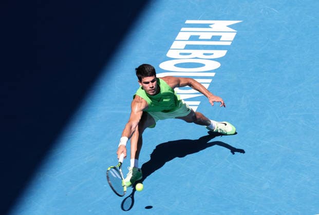 (260130) -- MELBOURNE, Jan. 30, 2026 -- Carlos Alcaraz hits a return during the men s singles semifinal match between Carlos Alcaraz of Spain and Alexander Zverev of Germany at the Australian Open tennis tournament in Melbourne, Australia, Jan. 30, 2026. ) (SP)AUSTRALIA-MELBOURNE-TENNIS-AUSTRALIAN OPEN-MEN S SINGLES-SEMIFINAL MaxPing 
