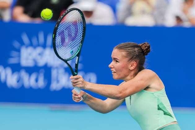 (260130) -- MANILA, Jan. 30, 2026 -- Tatiana Prozorova of Russia competes during the women s singles semifinal match between Donna Vekic of Croatia and Tatiana Prozorova of Russia at the WTA, Tennis Damen Philippine Women s Open in Manila, the Philippines, Jan. 30, 2026. ) (SP)PHILIPPINES-MANILA-TENNIS-WTA PHILIPPINE WOMEN S OPEN-SINGLES ROUELLExUMALI 