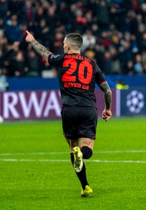 Alejandro GRIMALDO (Bayer 04 Leverkusen, 20) dreht zum jubeln ab. Links schaut Santi Comesana (FC Villareal, 14) enttäuscht Bayer 04 Leverkusen - FC Villareal, Leverkusen, BayArena, 28.01.2026, GER, Herren, UEFA Champions League, Season 2025-2026 UEFA regulations prohibit any use of photographs as image sequences and or quasi-video. *** Alejandro GRIMALDO Bayer 04 Leverkusen, 20 turns to cheer Left Santi Comesana FC Villareal, 14 disappointed Bayer 04 Leverkusen FC Villareal, Leverkusen, BayArena, 28 01 2026, GER, Men, UEFA Champions League, Season 2025 2026 UEFA regulations prohibit any use of photographs as image sequences and or quasi video Copyright: HMBxMedia xMarcoxBader