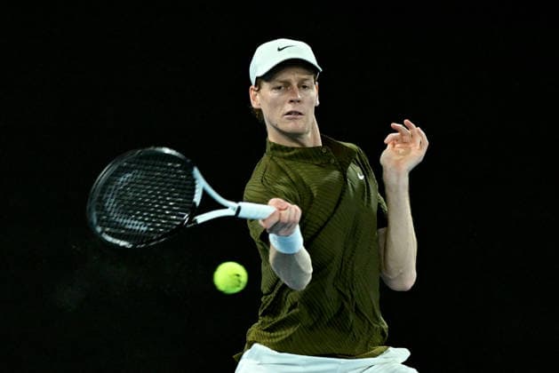 TENNIS AUSTRALIAN OPEN, Jannik Sinner of Italy in action during the men™s semifinal against Novak Djokovic of Serbia on day 13 of the 2026 Australian Open tennis tournament at Melbourne Park in Melbourne, Friday, January 30, 2026. ( NO ARCHIVING MELBOURNE VICTORIA AUSTRALIA  Copyright: xJAMESxROSSx 20260130149485984211