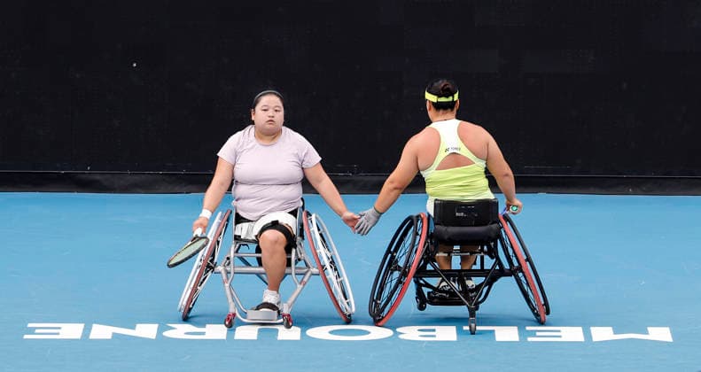 (260130) -- MELBOURNE, Jan. 30, 2026 -- Wang Ziying (L) Li Xiaohui celebrate during the women s wheelchair doubles final between Wang Ziying Li Xiaohui (China) and Zhu Zhenzhen (China) Kamiji Yui (Japan) at the Australian Open tennis tournament in Melbourne, Australia, Jan. 30, 2026. ) (SP)AUSTRALIA-MELBOURNE-TENNIS-AUSTRALIAN OPEN-WOMEN S WHEELCHAIR DOUBLES-FINAL MaxPing 