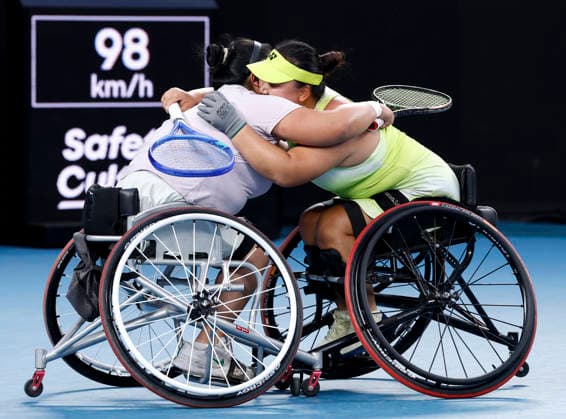 (260130) -- MELBOURNE, Jan. 30, 2026 -- Wang Ziying (L) hugs Li Xiaohui after the women s wheelchair doubles final between Wang Ziying Li Xiaohui (China) and Zhu Zhenzhen (China) Kamiji Yui (Japan) at the Australian Open tennis tournament in Melbourne, Australia, Jan. 30, 2026. ) (SP)AUSTRALIA-MELBOURNE-TENNIS-AUSTRALIAN OPEN-WOMEN S WHEELCHAIR DOUBLES-FINAL MaxPing 