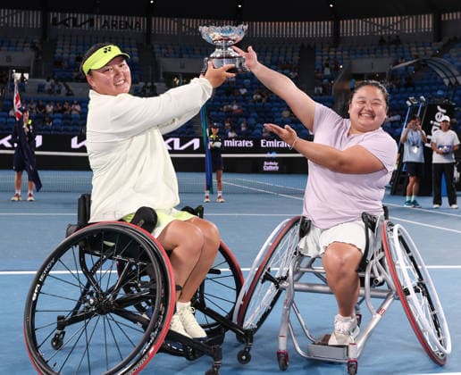 (260130) -- MELBOURNE, Jan. 30, 2026 -- Wang Ziying (R) Li Xiaohui pose with the trophy after the women s wheelchair doubles final between Wang Ziying Li Xiaohui (China) and Zhu Zhenzhen (China) Kamiji Yui (Japan) at the Australian Open tennis tournament in Melbourne, Australia, Jan. 30, 2026. ) (SP)AUSTRALIA-MELBOURNE-TENNIS-AUSTRALIAN OPEN-WOMEN S WHEELCHAIR DOUBLES-FINAL MaxPing 