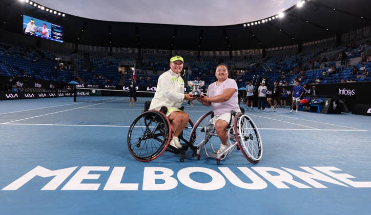 (260130) -- MELBOURNE, Jan. 30, 2026 -- Wang Ziying (R) Li Xiaohui pose with the trophy after the women s wheelchair doubles final between Wang Ziying Li Xiaohui (China) and Zhu Zhenzhen (China) Kamiji Yui (Japan) at the Australian Open tennis tournament in Melbourne, Australia, Jan. 30, 2026. ) (SP)AUSTRALIA-MELBOURNE-TENNIS-AUSTRALIAN OPEN-WOMEN S WHEELCHAIR DOUBLES-FINAL MaxPing 
