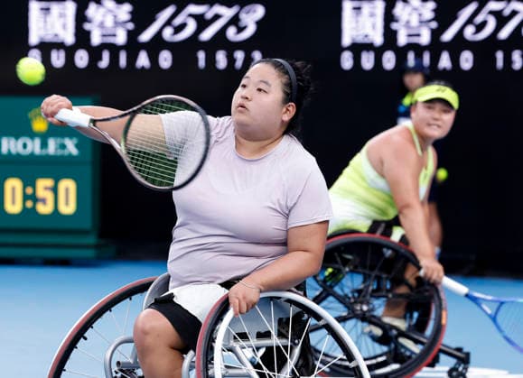 (260130) -- MELBOURNE, Jan. 30, 2026 -- Wang Ziying (L) Li Xiaohui compete during the women s wheelchair doubles final between Wang Ziying Li Xiaohui (China) and Zhu Zhenzhen (China) Kamiji Yui (Japan) at the Australian Open tennis tournament in Melbourne, Australia, Jan. 30, 2026. ) (SP)AUSTRALIA-MELBOURNE-TENNIS-AUSTRALIAN OPEN-WOMEN S WHEELCHAIR DOUBLES-FINAL MaxPing 