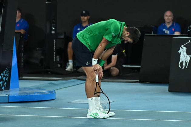 TENNIS AUSTRALIAN OPEN, Novak Djokovic of Serbia struggles during the men™s semifinal against Jannik Sinner of Italy on day 13 of the 2026 Australian Open tennis tournament at Melbourne Park in Melbourne, Friday, January 30, 2026. ( NO ARCHIVING MELBOURNE VICTORIA AUSTRALIA  Copyright: xJAMESxROSSx 20260130160799165130