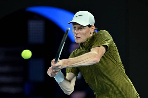 TENNIS AUSTRALIAN OPEN, Jannik Sinner of Italy in action during the men™s semifinal against Novak Djokovic of Serbia on day 13 of the 2026 Australian Open tennis tournament at Melbourne Park in Melbourne, Friday, January 30, 2026. ( NO ARCHIVING MELBOURNE VICTORIA AUSTRALIA  Copyright: xJAMESxROSSx 20260130148742857605