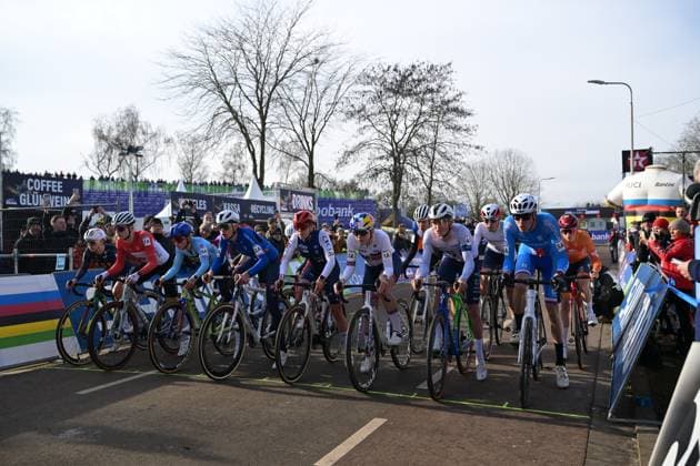 Belgian Fleur Moors (3rd L) pictured at the start of the Team Relay race at the UCI Cyclocross World Championships, on Friday 30 January 2026, in Hulst, The Netherlands. DAVIDxPINTENS  x159798154x