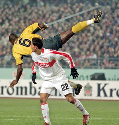 27 02 03 VfB Stuttgart Celtic Glasgow Germany, Stuttgart, 27 02 2003, Soccer, UEFA Cup, Season 2002 2003, VfB Stuttgart Celtic Glasgow 3 2 v l Bobo Balde Celtic Glasgow , Kevin Kuranyi VfB Stuttgart