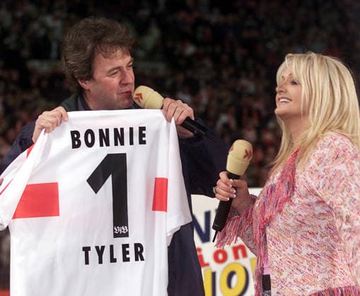 27 02 03 VfB Stuttgart Celtic Glasgow Germany, Stuttgart, 27 02 2003, Soccer, UEFA Cup, Season 2002 2003, VfB Stuttgart Celtic Glasgow 3 2 v l Günter Schneidewind SWR , Bonnie Tyler Singer
