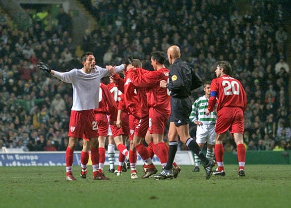 20 02 03 Celtic Glasgow VfB Stuttgart Scotland, Glasgow, 20 02 2003, Soccer, UEFA Cup, Season 2002 2003, Celtic Glasgow VfB Stuttgart 3 1 Kevin Kuranyi VfB Stuttgart cheering goal 0 1 Kuranyi