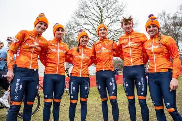 Dutch Guus Van de Eijnden, Dutch Delano Heeren, Dutch Isis Versluis, Dutch Leonie Bentveld, Dutch Shirin van Anrooij and Dutch Tibor Del Grosso celebrates after winning the Team Relay race at the UCI Cyclocross World Championships, on Friday 30 January 2026, in Hulst, The Netherlands. DAVIDxPINTENS  x159816919x