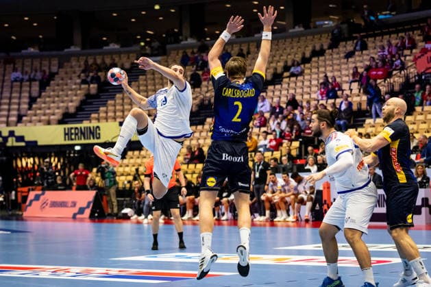 HERNING, DENMARK - JANUARY 30: Martim Costa (Portugal, 79) against Jonathan Carlsbogard (Sweden, 02) during the EHF EURO 2026 Placement match 5 6 between Portugal vs Sweden at Jyske Bank Boxen Arena on January 30, 2026 in Herning, Denmark. Midtjylland Denmark Copyright: xMarioxM.xKobergx