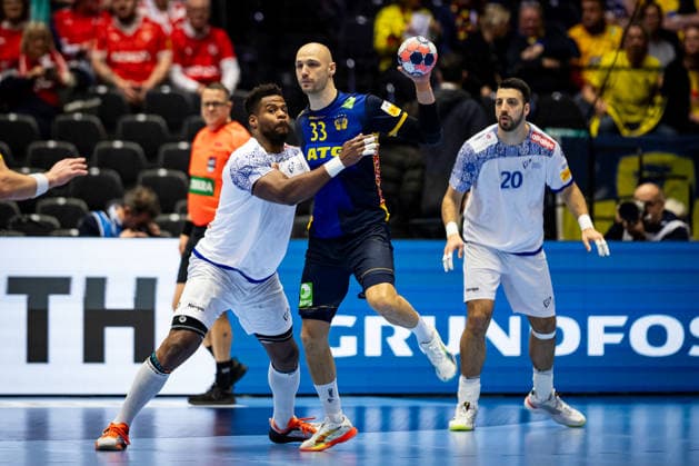 HERNING, DENMARK - JANUARY 30: Lukas Sandell (Sweden, 33) against Victor Iturriza (Portugal, 08) during the EHF EURO 2026 Placement match 5 6 between Portugal vs Sweden at Jyske Bank Boxen Arena on January 30, 2026 in Herning, Denmark. Midtjylland Denmark Copyright: xMarioxM.xKobergx