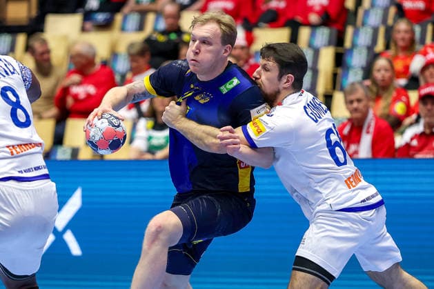 30 01 2026, Handball, Men s EHF EURO 2026, Portugal Sweden, Jyske Bank Boxen in Herning, Denmark, Match for 5th place Nils Edwin Aspenbäck Sweden 29 in a duel against Joao Pedro Vinhas Silva Gomes Portugal 66 Denmark