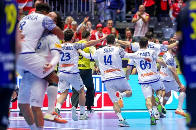 30 01 2026, Handball, Men s EHF EURO 2026, Portugal Sweden, Jyske Bank Boxen in Herning, Denmark, Match for 5th place Final celebration after Portugals victory against Sweden Denmark