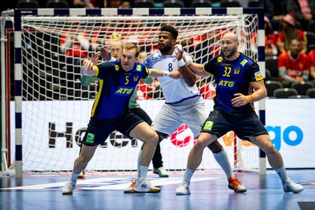 HERNING, DENMARK - JANUARY 30: Max Darj (Sweden, 05) , Victor Iturriza (Portugal, 08), Oscar Bergendahl (Sweden, 32) during the EHF EURO 2026 Placement match 5 6 between Portugal vs Sweden at Jyske Bank Boxen Arena on January 30, 2026 in Herning, Denmark. Midtjylland Denmark Copyright: xMarioxM.xKobergx