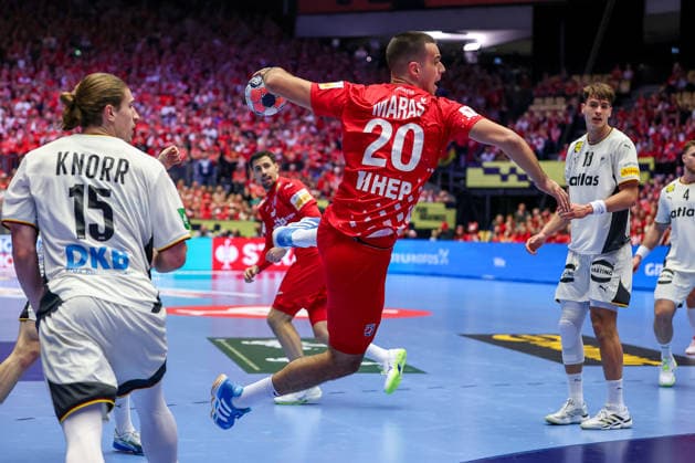30 01 2026, Handball, Men s EHF EURO 2026, Germany Croatia, Jyske Bank Boxen in Herning, Denmark, Semi Finals Mateo Maras Croatia 20 throws the ball at the goal Denmark