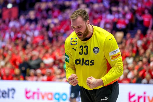 30 01 2026, Handball, Men s EHF EURO 2026, Germany Croatia, Jyske Bank Boxing in Herning, Denmark, Semi Finals Andreas Wolff Germany 33 cheering Denmark