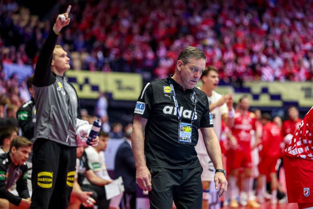 30 01 2026, Handball, Men s EHF EURO 2026, Germany Croatia, Jyske Bank Boxen in Herning, Denmark, Semi Finals Headcoach Alfred Gislason Germany hc gesticulating on the sidelines Denmark