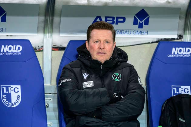 In the picture, from left Trainer Christian Titz Hannover 96 , GER, Magdeburg, 1 FC Magdeburg vs Hannover 96, 2 Bundesliga, soccer, DFB, 2025 2026 season, AVNET Arena, match day 20, DFB DFL REGULATIONS PROHIBIT ANY USE OF PHOTOGRAPHS AS IMAGE SEQUENCES AND OR QUASI VIDEO, 30 01 2026, Copyright: HMBxMedia UwexKoch