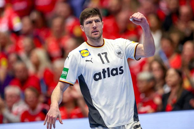 30 01 2026, Handball, Men s EHF EURO 2026, Germany Croatia, Jyske Bank Boxing in Herning, Denmark, Semi Finals Lukas Zerbe Germany 17 cheering Denmark