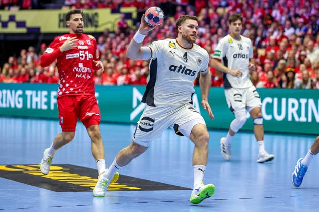 30 01 2026, Handball, Men s EHF EURO 2026, Germany Croatia, Jyske Bank Boxen in Herning, Denmark, Semi Finals Johannes Golla Germany 04 throws the ball at the goal Denmark