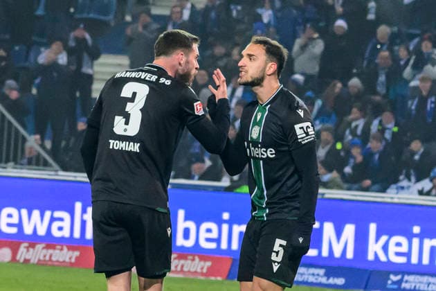 In the picture, from left Boris¯Tomiak¯ Hannover¯96 and Virgil¯GhiÅ£a¯ Hannover¯96 , traurig, deprimiert, sauer, sad, depressed, angry, emotional, GER, Magdeburg, 1 FC Magdeburg vs Hannover 96, 2 Bundesliga, soccer, DFB, 2025 2026 season, AVNET Arena, match day, DFB DFL REGULATIONS PROHIBIT ANY USE OF PHOTOGRAPHS AS IMAGE SEQUENCES AND OR QUASI VIDEO, 30 01 2026, Copyright: HMBxMedia UwexKoch