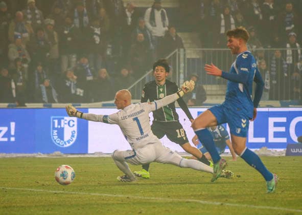 Germany Soccer 2 Bundesliga 2025 26, 20 Matchday 1 FC Magdeburg vs Hannover 96 Avnet Arena Stadion Magdeburg Daisuke Yokota Hannover 96, 18 Dominik Reimann Dominik Reimann 1 FC Magdeburg, 1 Magdeburg Copyright: xAymanxAlahmedx