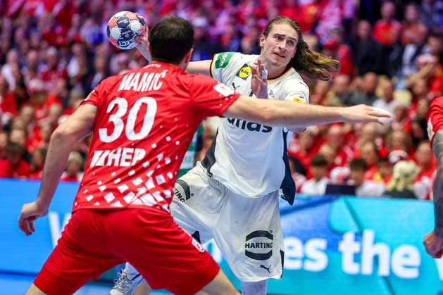 30 01 2026, Handball, Men s EHF EURO 2026, Germany Croatia, Jyske Bank Boxen in Herning, Denmark, Semi Finals Juri Knorr Germany 15 throws the ball on goal against Marko Mamic Croatia 30 Denmark