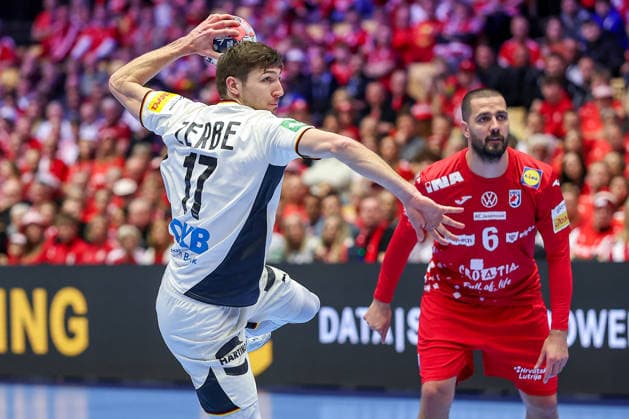 30 01 2026, Handball, Men s EHF EURO 2026, Germany Croatia, Jyske Bank Boxen in Herning, Denmark, Semi Finals Lukas Zerbe Germany 17 throws the ball at the goal Denmark