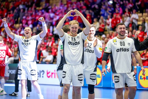 30 01 2026, Handball, Men s EHF EURO 2026, Germany Croatia, Jyske Bank Boxing in Herning, Denmark, Semi Finals Germany is in the final after beating Croatia Closing cheer after the victory Winners cheer Justus Fischer Germany 54 Matthes Langhoff Germany 13 Franz Semper Germany 32 Jannik Kohlbacher Germany 80 Denmark